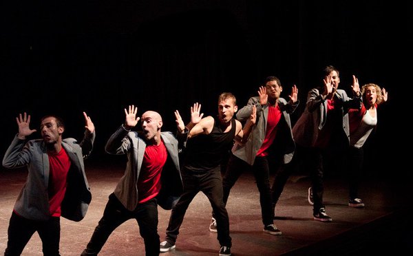Grupo de danza urbana Kulbik. Fusionan el hiphop con el contemporáneo, el mimo y la poesía. 